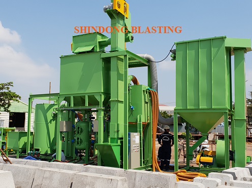Làm sạch vỏ tàu